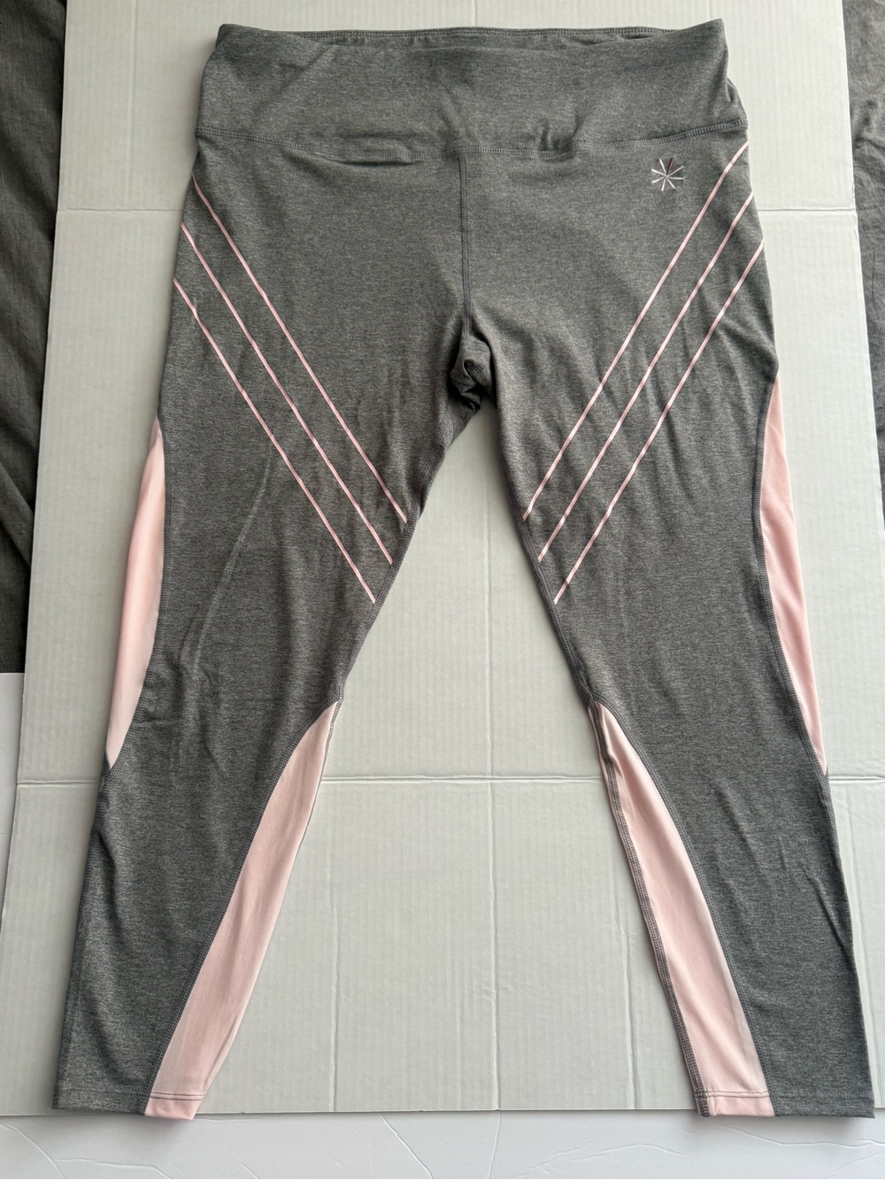 Women's Gray & Pink Active Capri Leggings